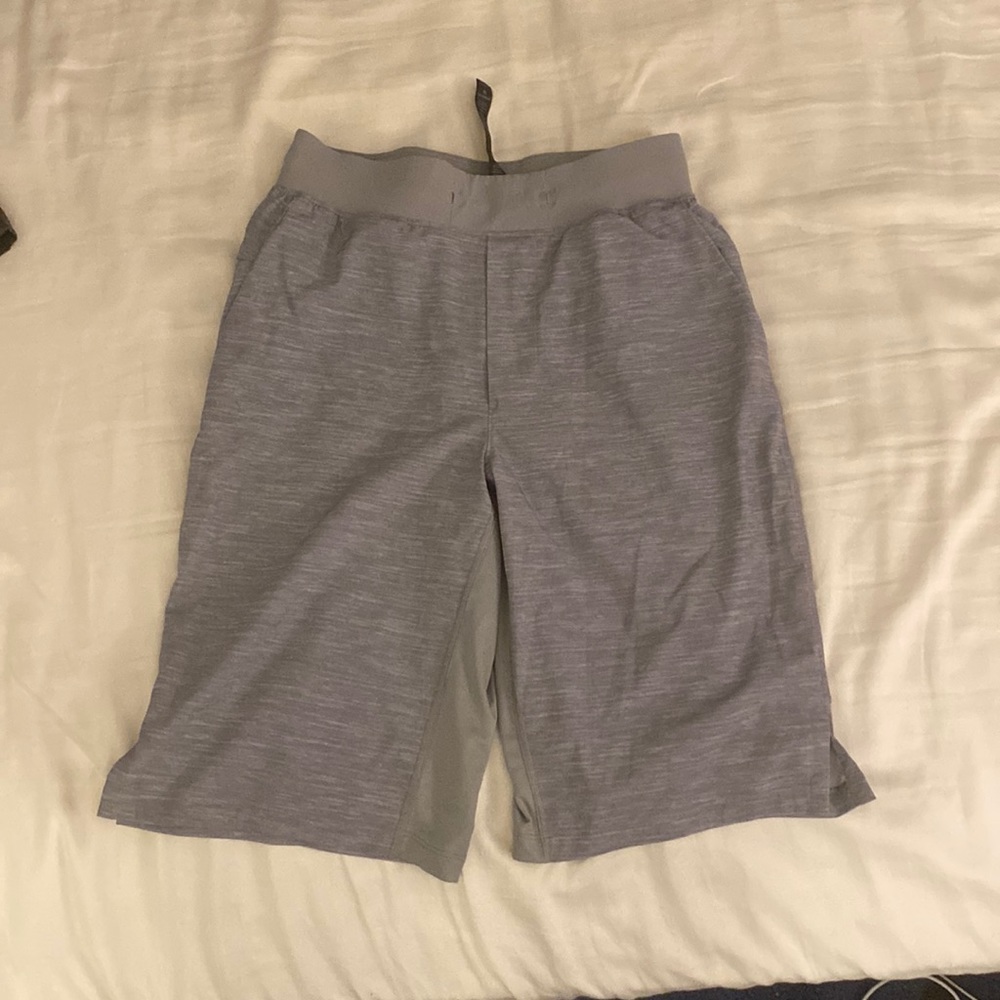 Men’s lulu lemon athletic shorts